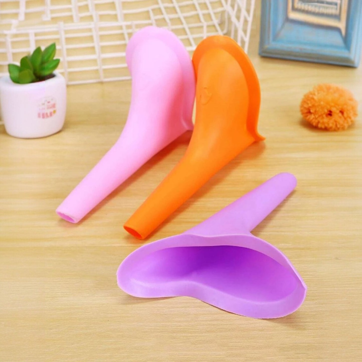 Dispositivo Femenino para Orinar de Pie | Reutilizable | Rosado / Morado / Naranja | Silicona | CHO-MJR-01
