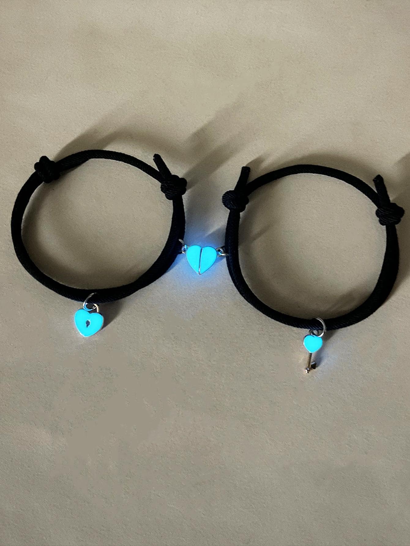 Set de 2 Pulseras para Parejas | Magnéticas | Luminoso | Corazón - Llave | CJM-CO-17